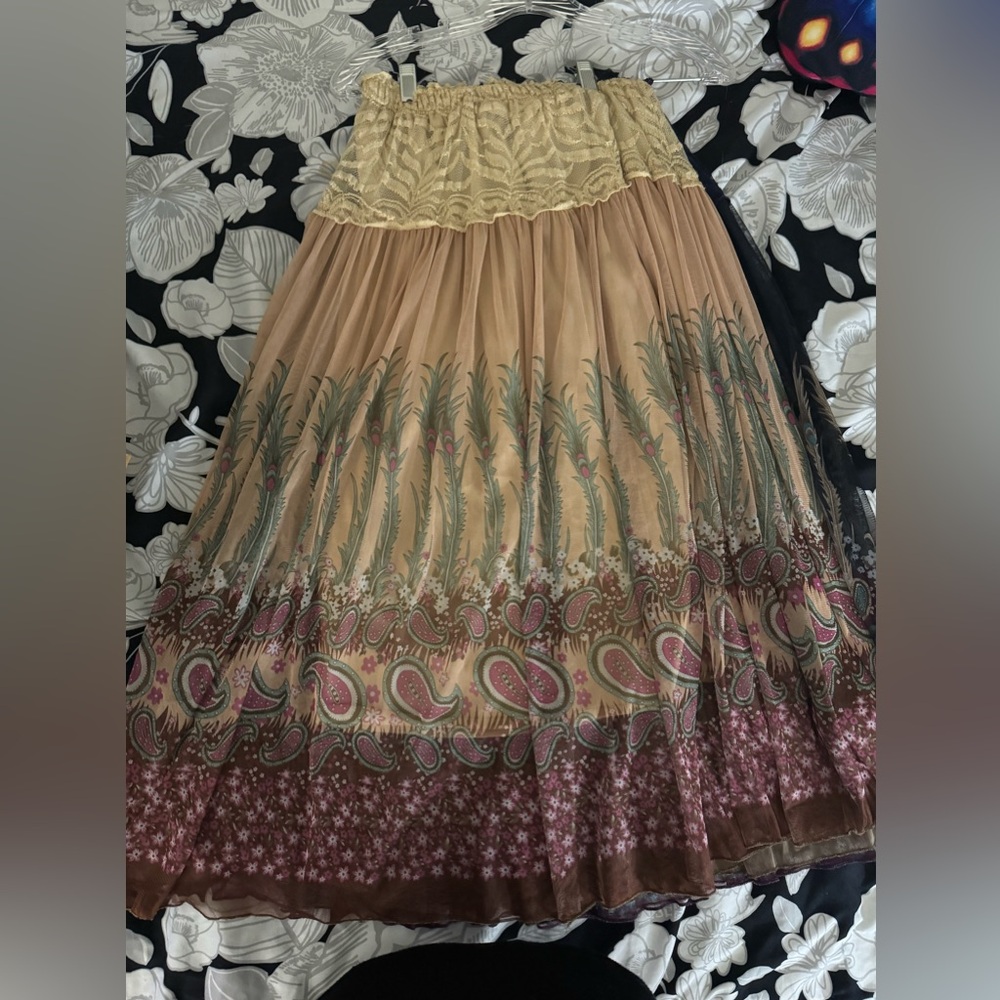 Lace - long skirt - beige with Paisley print
